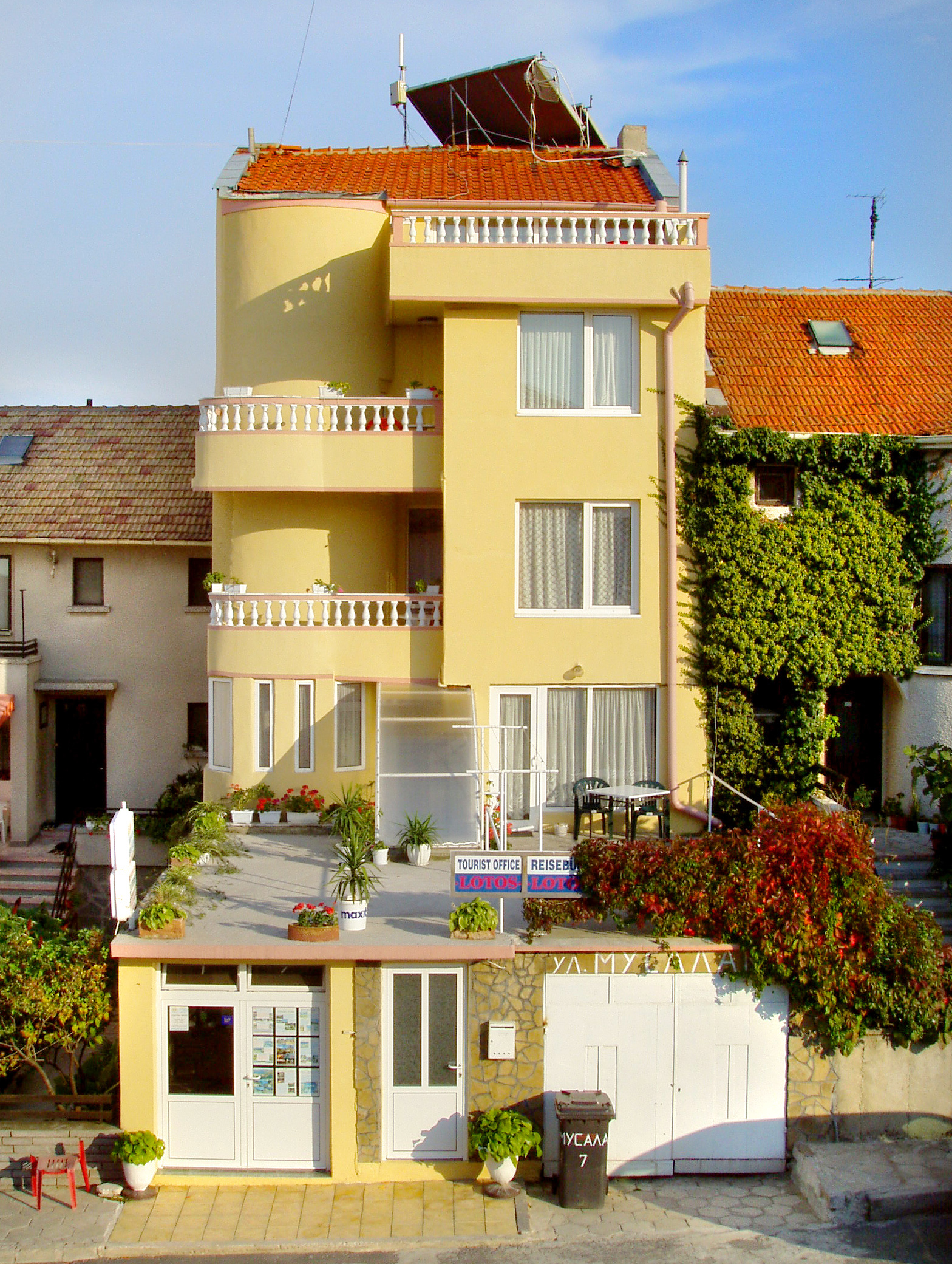 Фото отеля 1