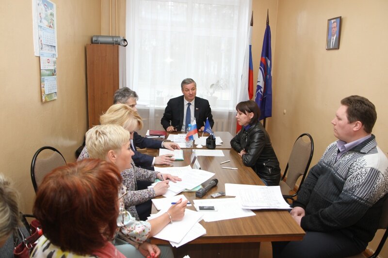 Administration Upravleniye delami Administratsiya Kirillovskogo rayona, Kirillov, photo