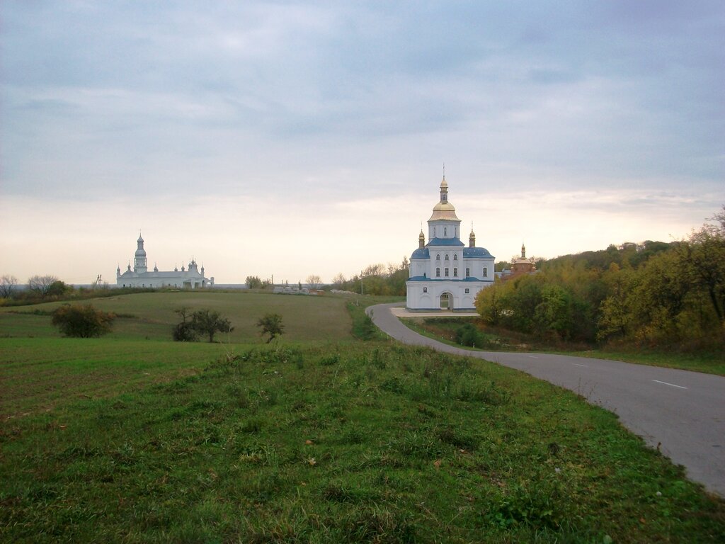 Orthodox church Sofroniyevo-Molchenskaya Rozhdestva Presvyatoy Bogoroditsy Pecherskaya pustyn, muzhskoy monastyr, Sumi District, photo