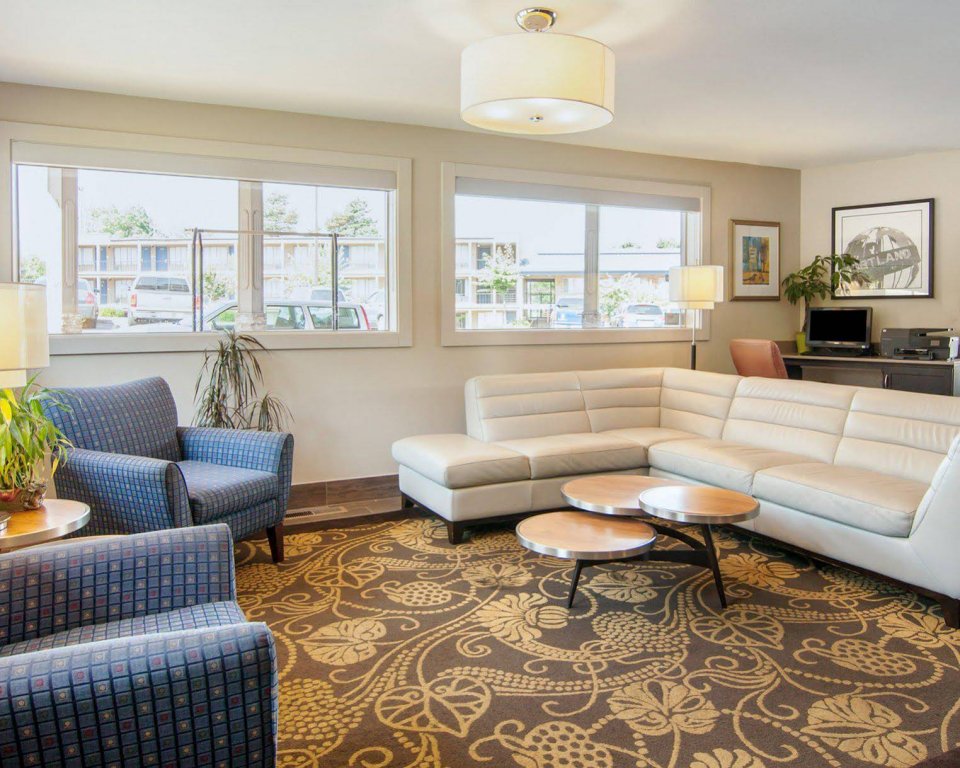 Фото Rodeway Inn Portland Airport Hotel