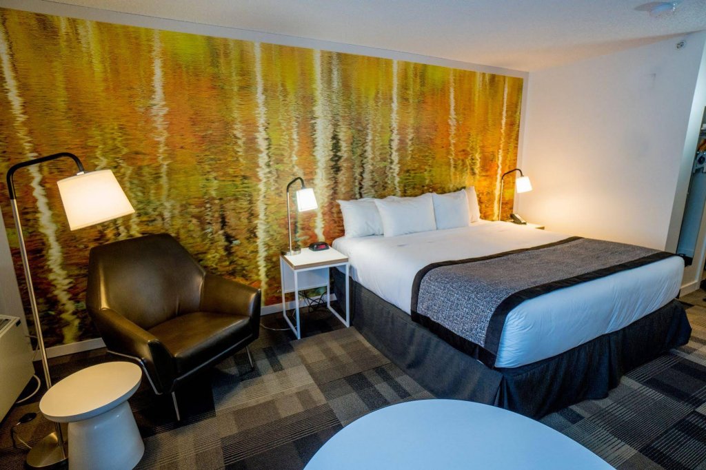 Фото Coast Canmore Hotel & Conference Centre