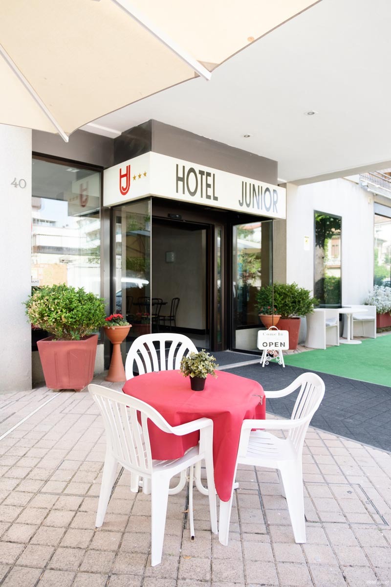 Фото Hotel Junior