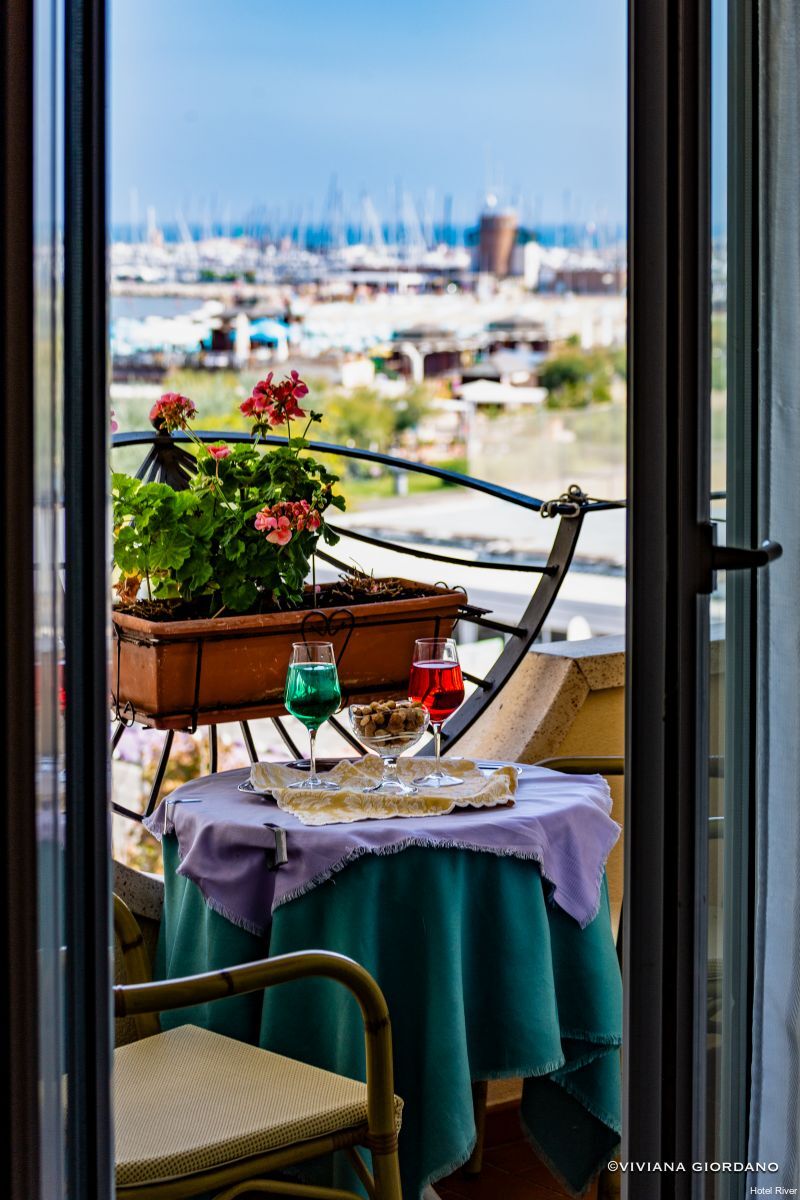 Фото Hotel River