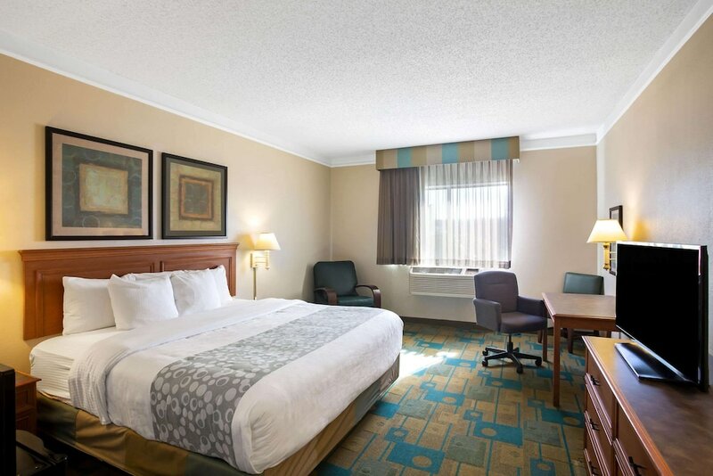 Гостиница La Quinta Inn & Suites by Wyndham Round Rock North