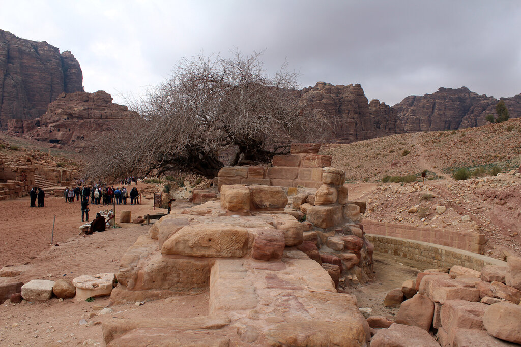 Landmark, attraction Nymphaeum, Petra, photo
