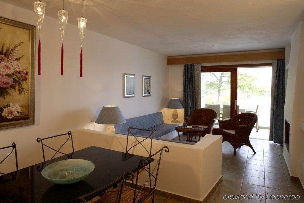 Фото Cape Kanapitsa Hotel & Suites