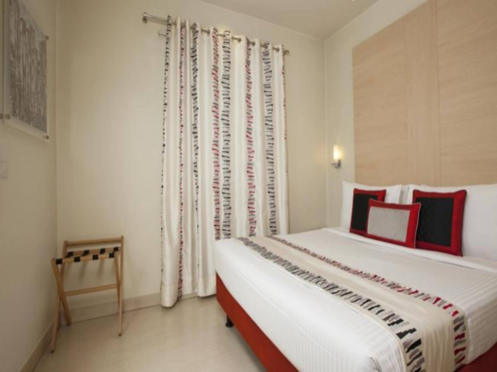 Фото Avalon Courtyard