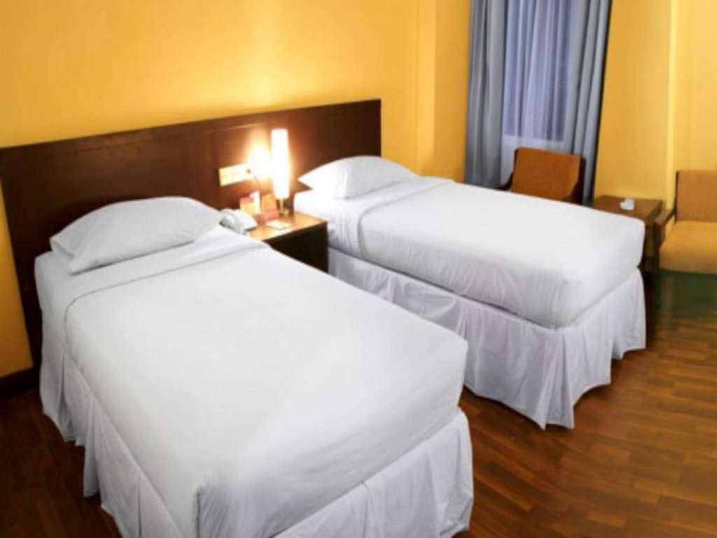 Фото Garuda Plaza Hotel