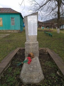 Односельчанам, погибшим в годы Великой Отечественной войны (Краснодарский край, Северский район, Шабановское сельское поселение, посёлок Тхамаха, улица Мира), памятник, мемориал в Краснодарском крае