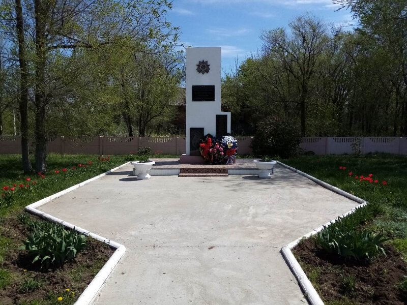 Памятник, мемориал Скорбящая мать, Саратовская область, фото