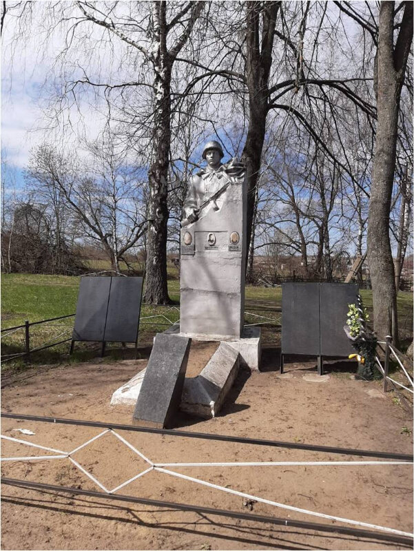 نصب تذكاري للحرب، مقبرة جماعية Братская могила воинов, погибших в 1943 г. ، مقاطعة أوريول، صورة