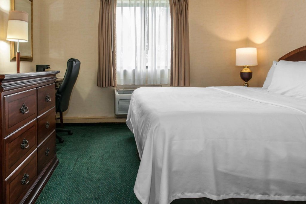 Фото Days Inn and Suites by Wyndham Hammond, In