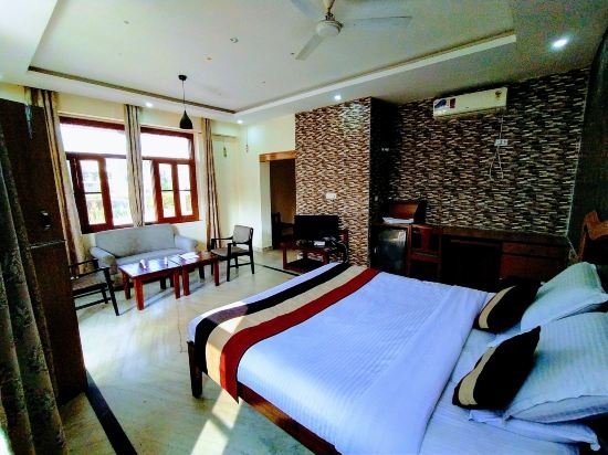 Фото The New Swaraj Resort