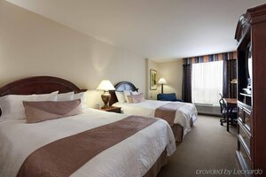 Гостиница Hilton Garden Inn Montreal Airport