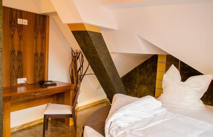 Фото Alpha & Omega Hotel