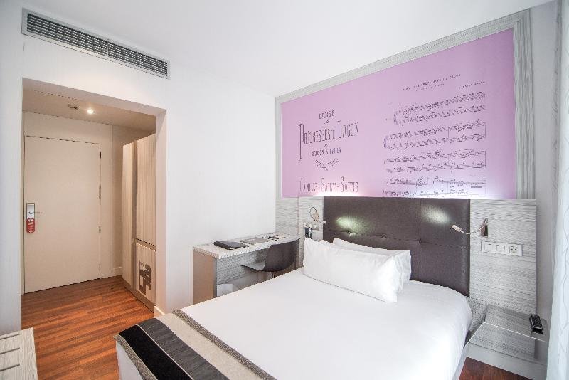 Фото Petit Palace Boquería Garden