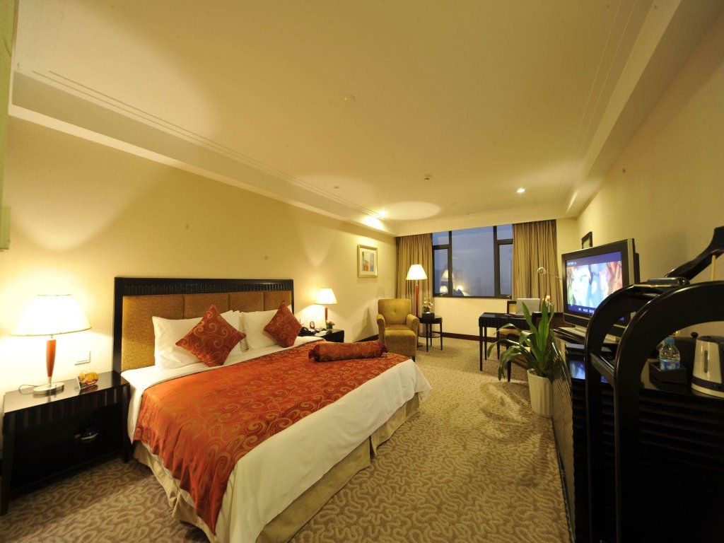 Фото Wuhan Hongguang Hotel