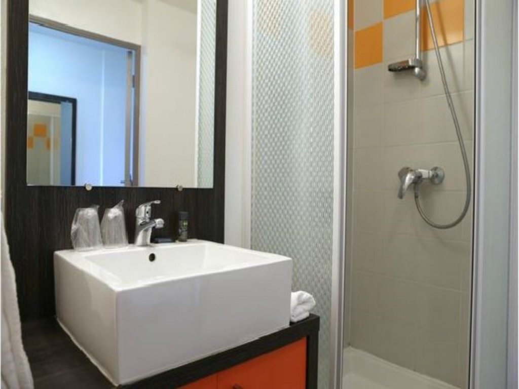 Фото Adonis Paris Sud