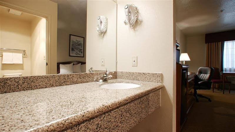 Фото Best Western Luxury Inn