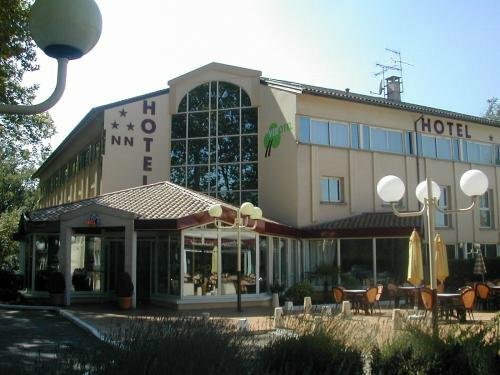 Гостиница Logis Hôtel et Restaurant Ludik в Бержераке