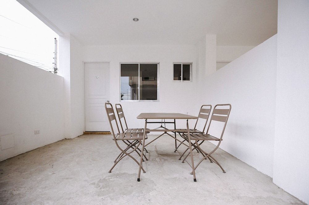 Фото Oyo 561 Abn Hostel