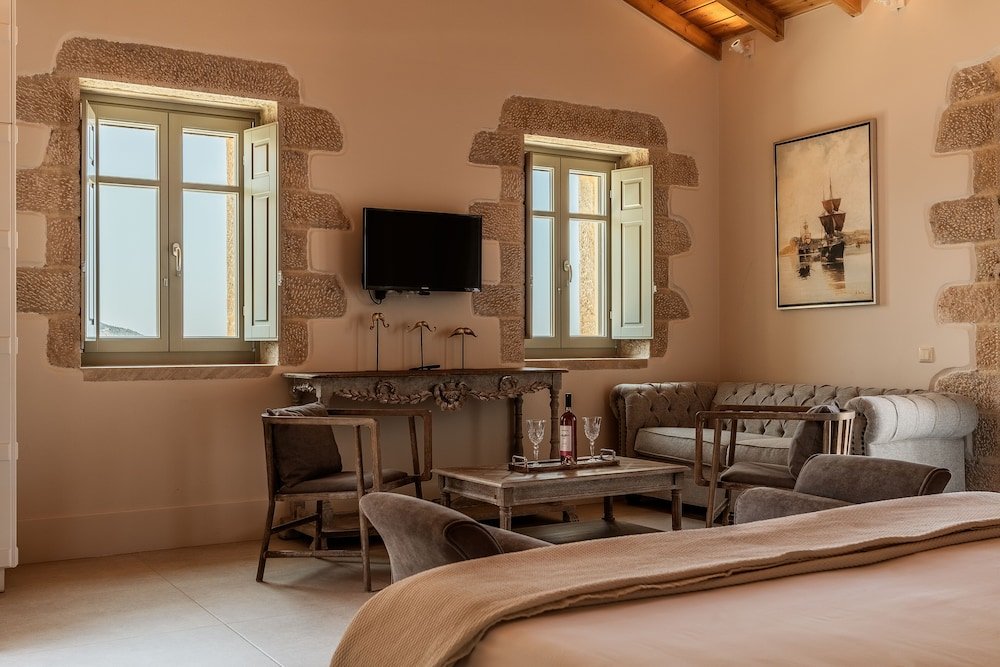 Фото Akrolithi Boutique Hotel