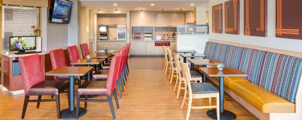 Фото TownePlace Suites by Marriott Las Vegas Airport South