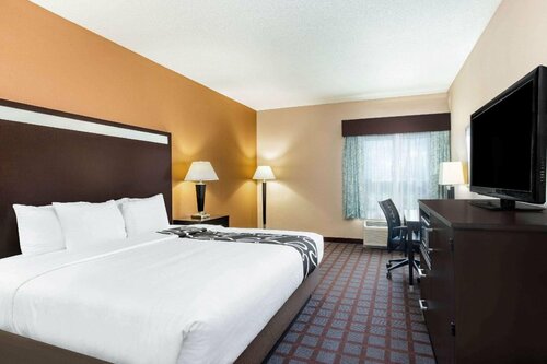 Гостиница La Quinta Inn & Suites by Wyndham Indianapolis Airport West