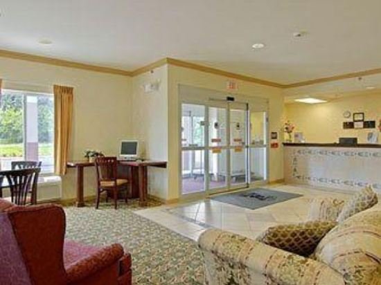 Фото Days Inn by Wyndham West Des Moines Clive