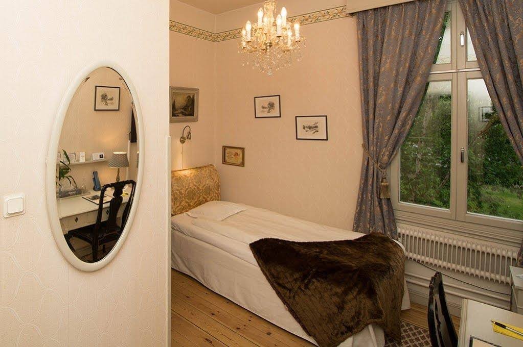 Фото Park Hotel Linköpings Fawlty Towers