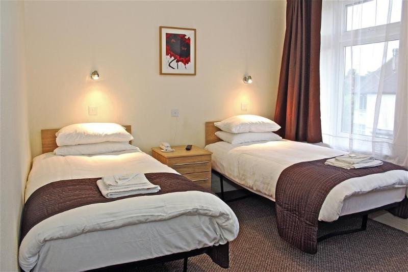 Фото Oyo Central Hotel Golders Green