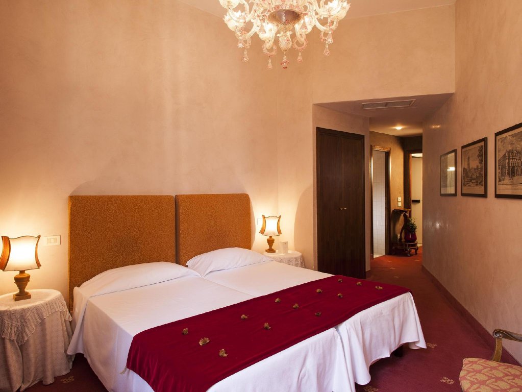 Фото Hotel Columbia