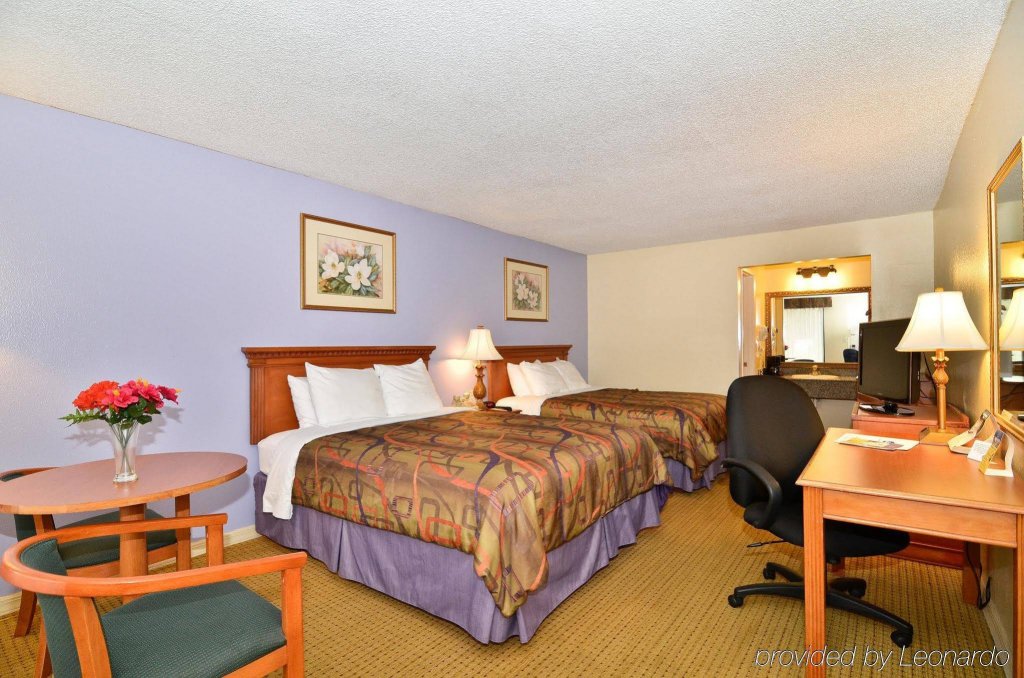 Фото Quality Inn near Manatee Springs State Park