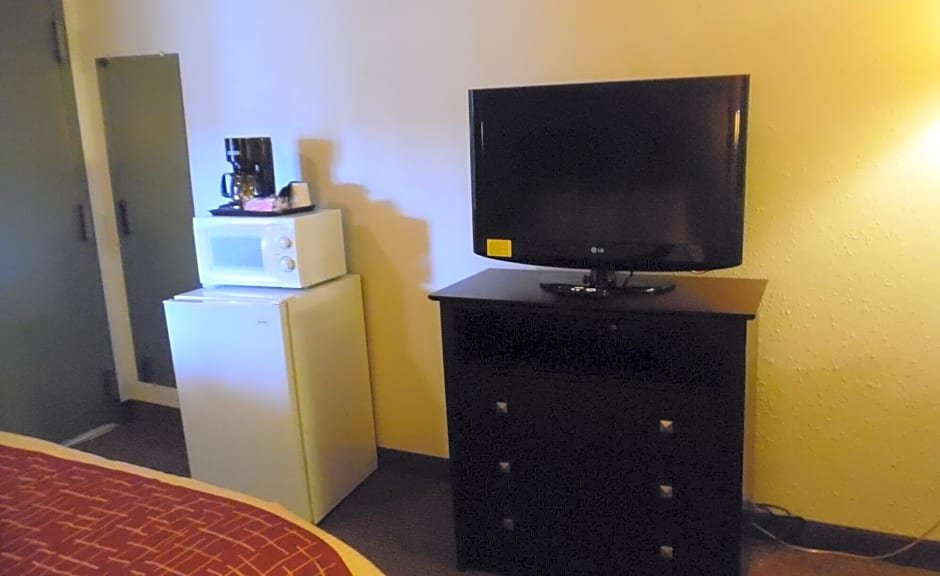 Фото Red Roof Inn & Suites Oklahoma City Southwest