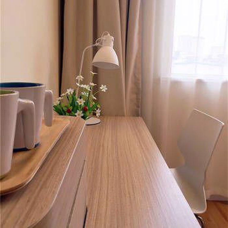 Фото Hanting Hotel Wuhan Lingjiaohu Metro Station