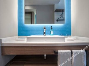 Гостиница Holiday Inn Express Ningbo City Center