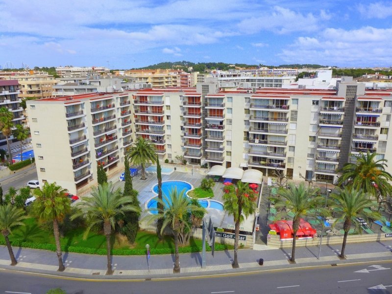Фото Rentalmar Salou Playa Family Suites & Pool