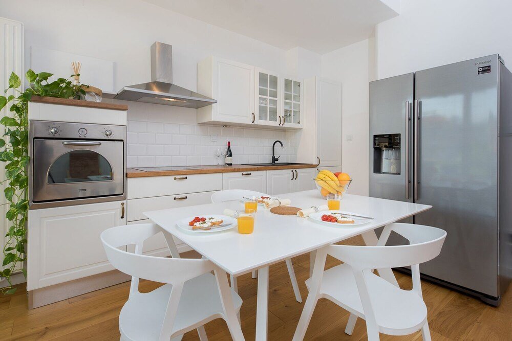 Фото Spacious 2bdr Apartment on Tkalciceva Street