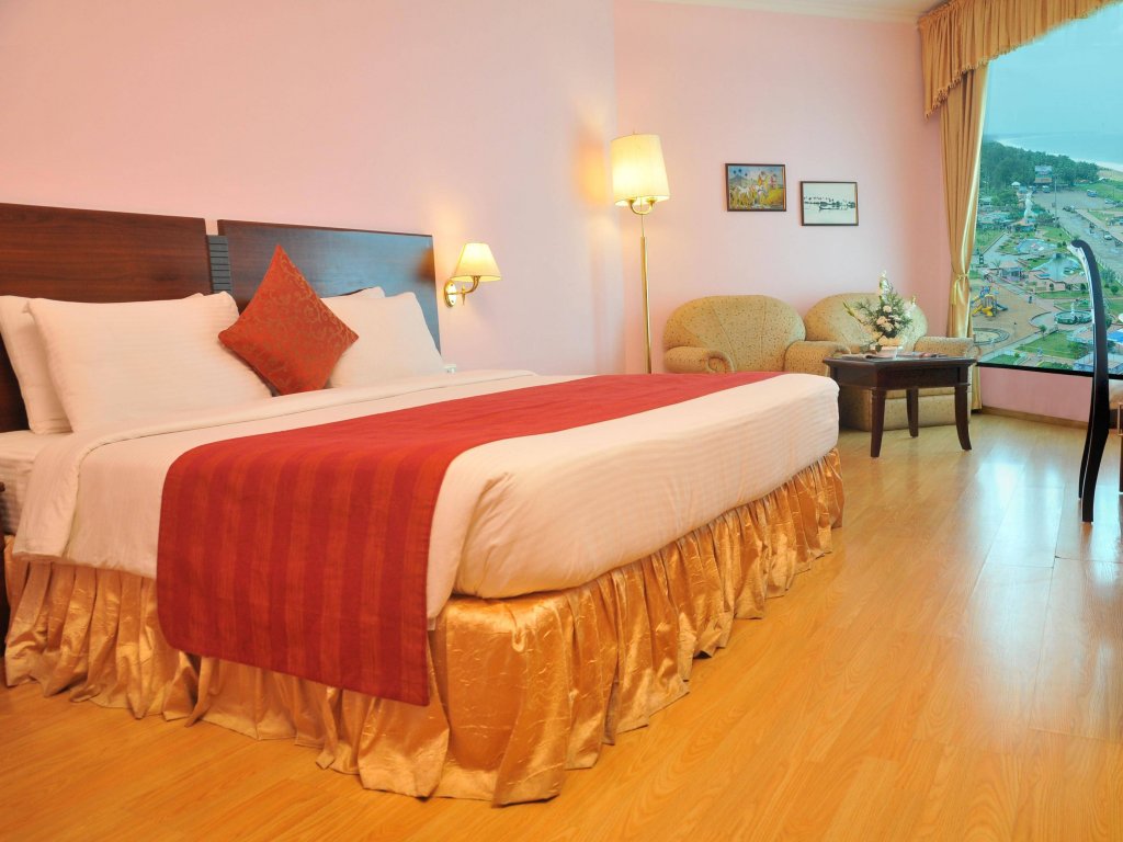 Фото The Quilon Beach Hotel and Convention Center