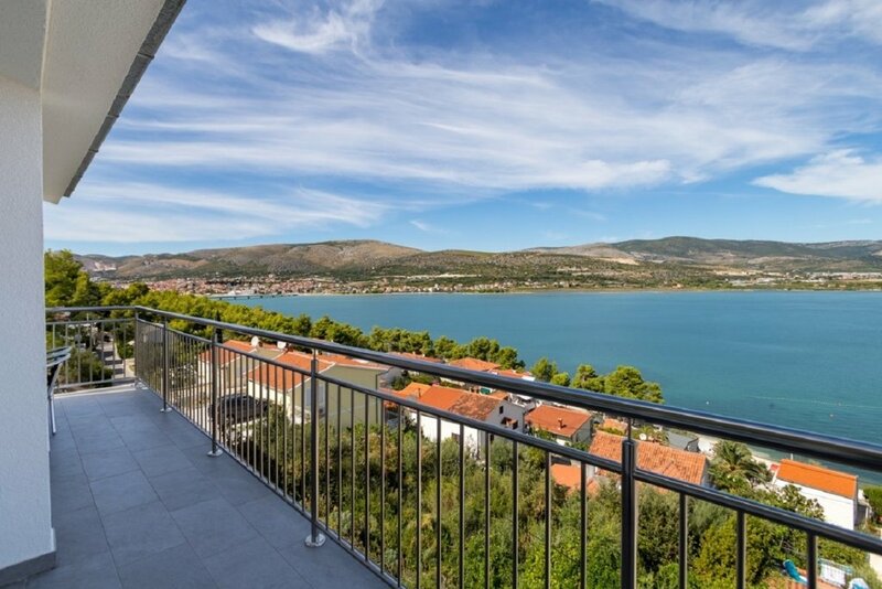 Жильё посуточно Apartment Petar - great location close to the sea: A2 Gornji Trogir, Riviera Trogir