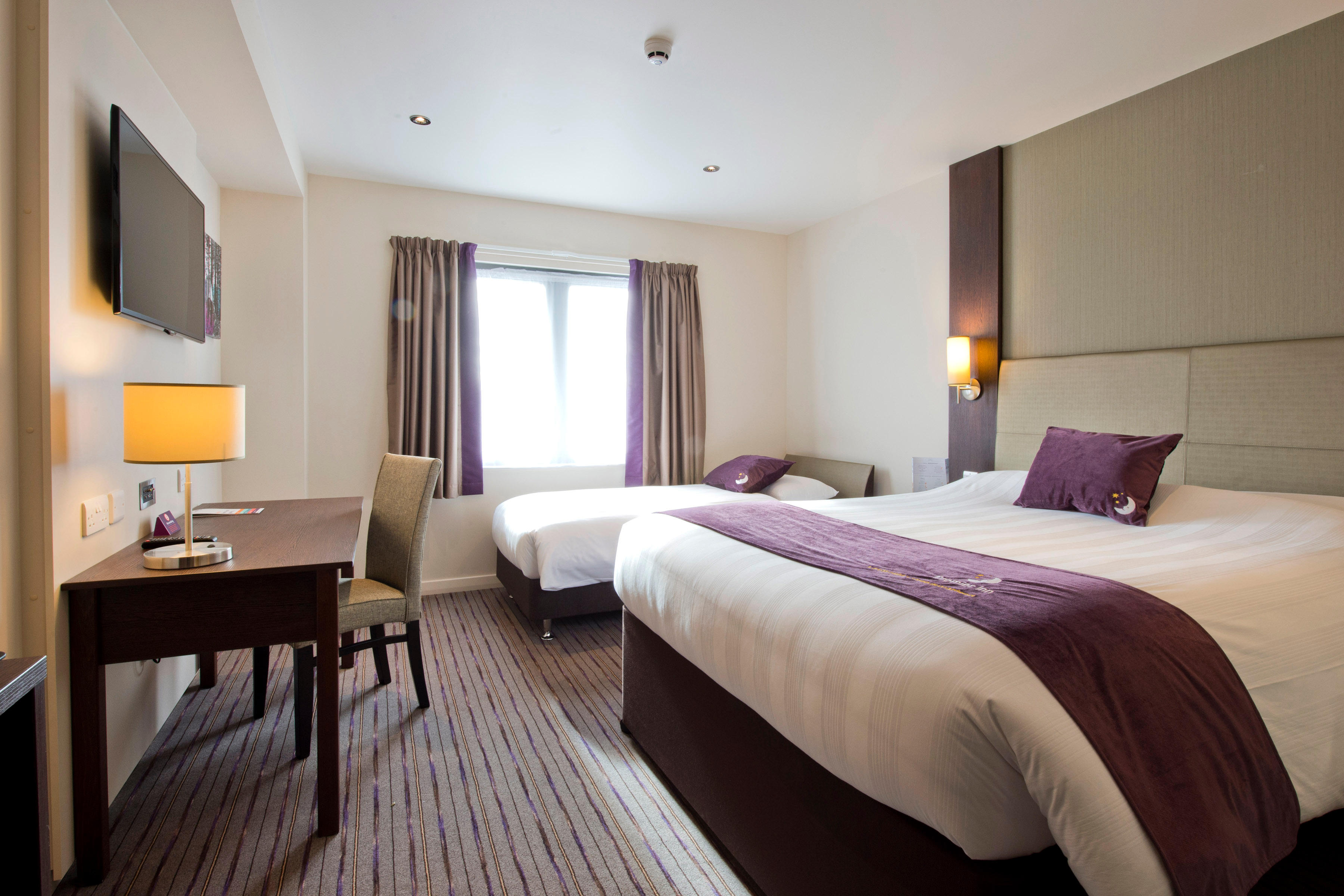 Фото Premier Inn Exeter City Centre hotel