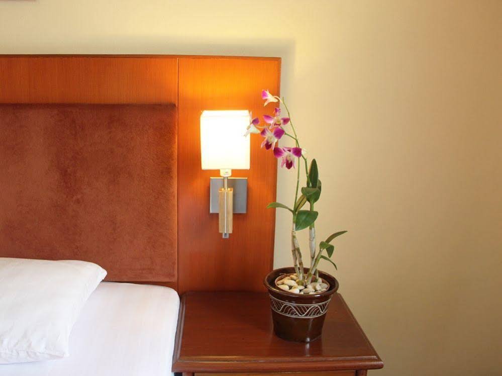 Фото Narita Hotel Surabaya