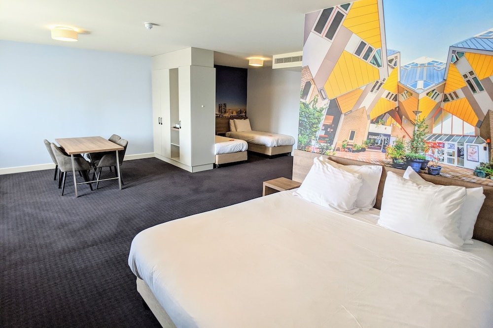 Фото Days Inn by Wyndham Rotterdam City Centre