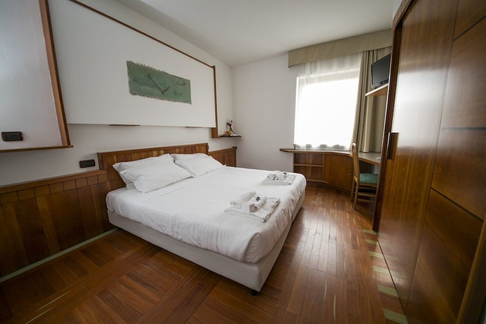 Фото Hotel Carlo Felice