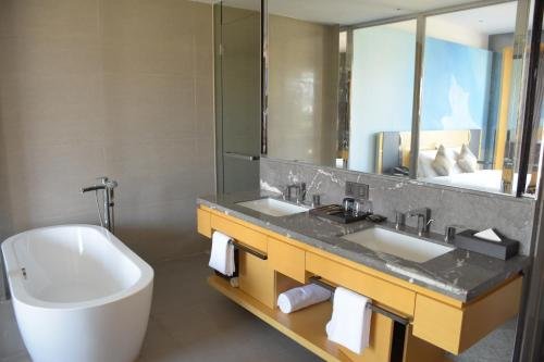 Фото Novotel Haikou Xinbudao