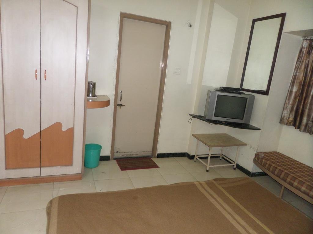 Фото Oyo 8600 Hotel Deepali Executive