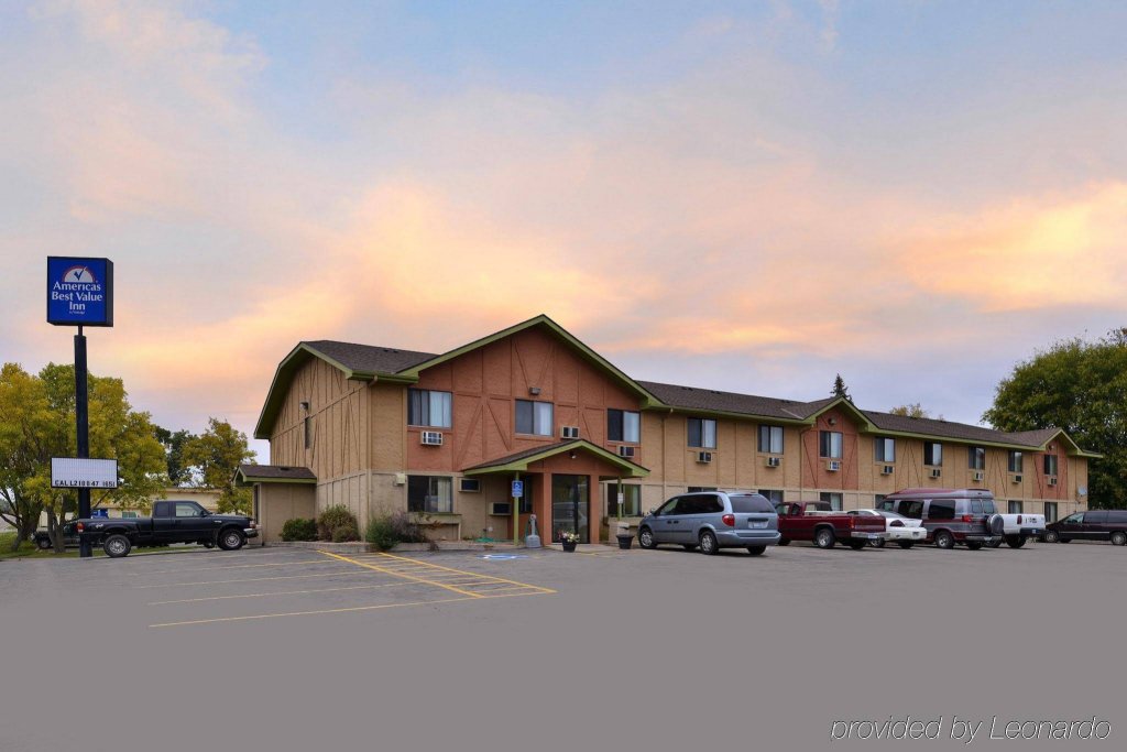 Фото Americas Best Value Inn and Suites Detroit Lakes