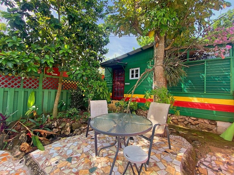 Хостел The Judy House Cottages and Rooms