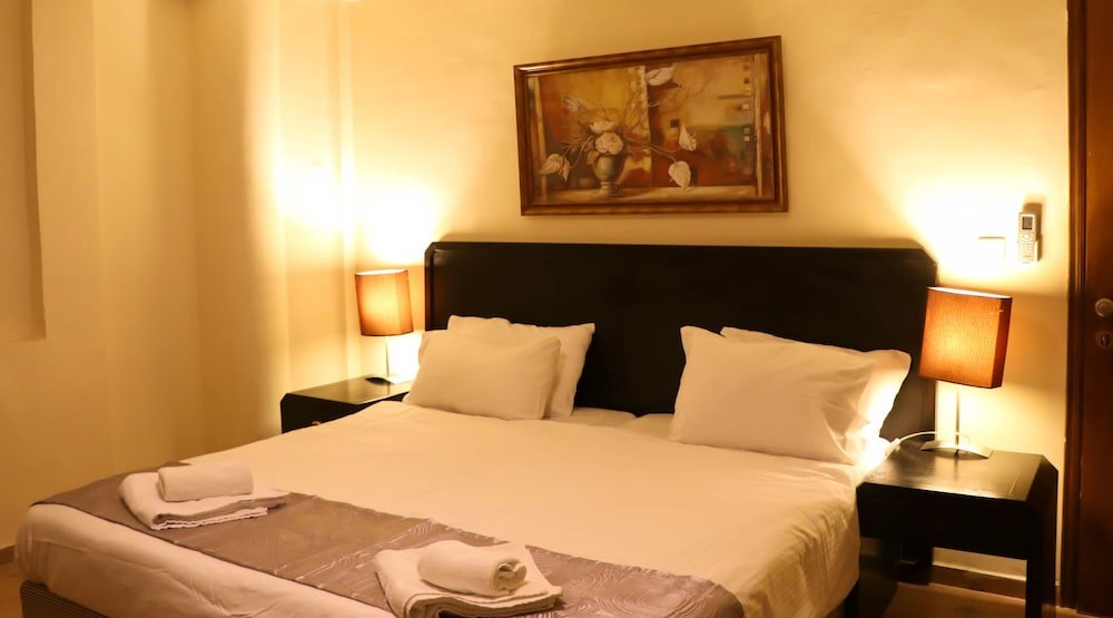 Фото The Colony Hotel