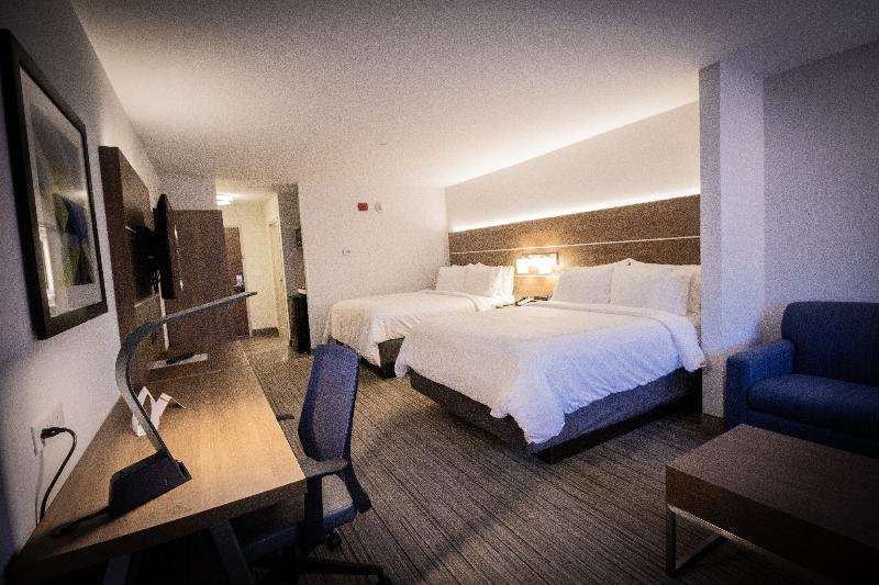 Фото Holiday Inn Express And Suites Boston South - Randolph, an Ihg Hotel